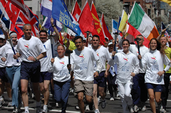 Eröffnung des World-Harmony-Runs in New York am 16. April 2005